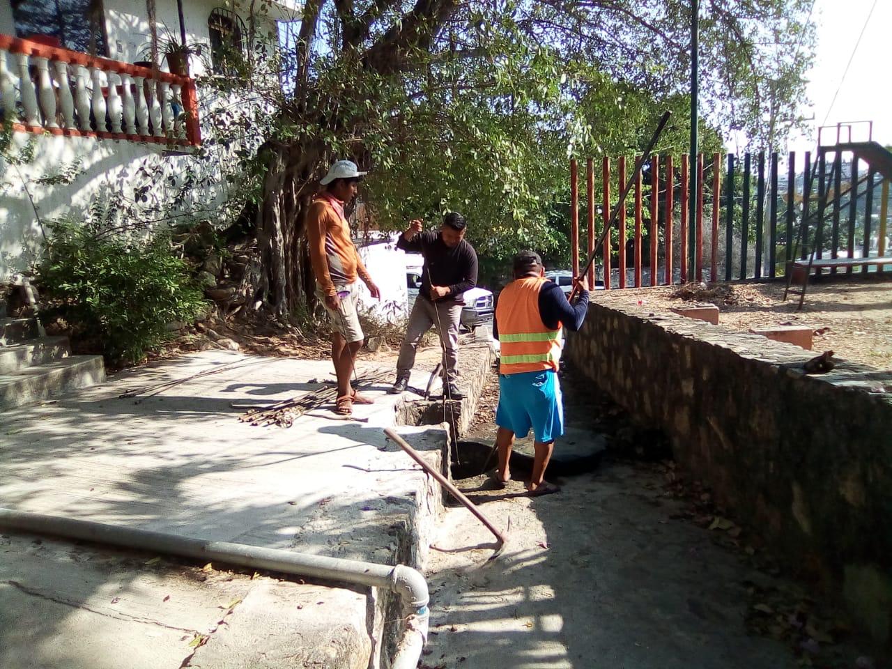 Intensifica Capama trabajos de limpieza en líneas sanitarias de Acapulco
