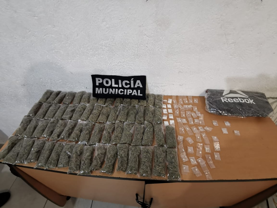 Policías mucipales aseguran droga en Icacos