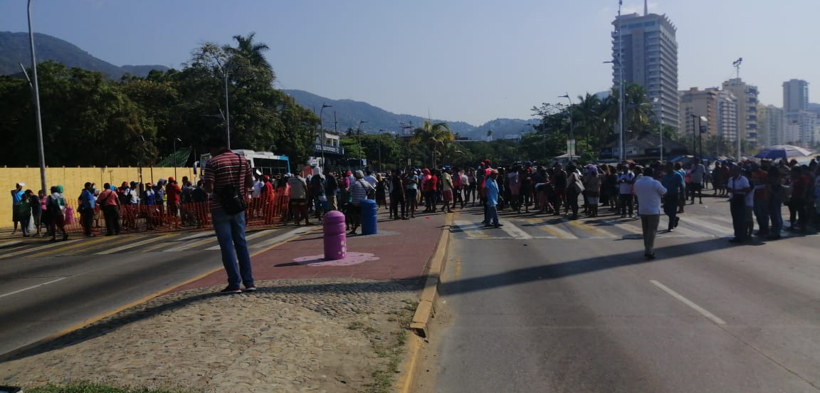 Vendedores ambulantes protestan por restricciones del Covid-19 en Acapulco; piden apoyos