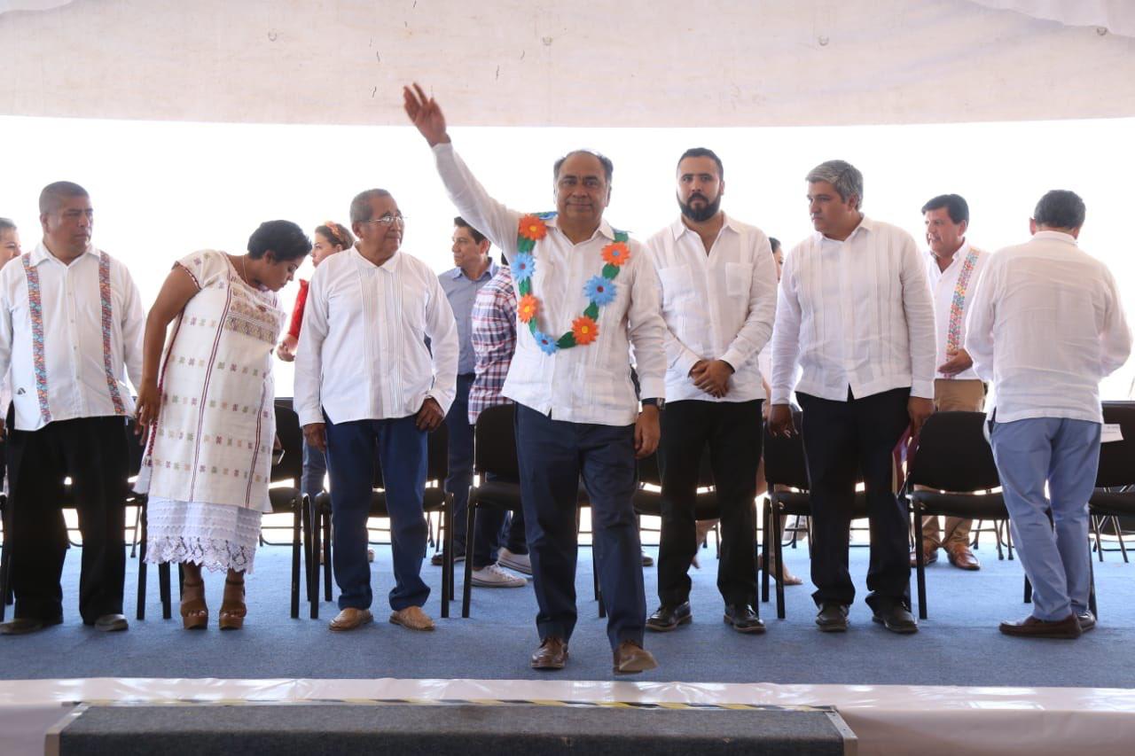 Coloca Astudillo primera piedra del Hospital General en Ayutla