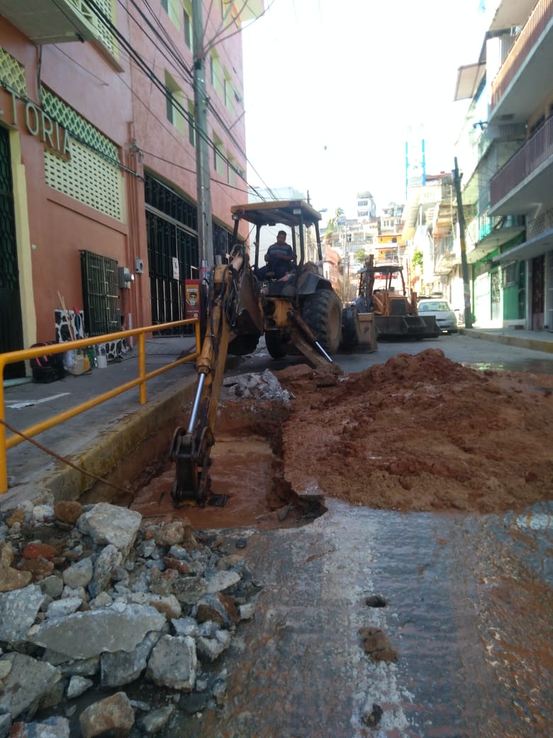 Intensifica Capama reparación que dejó sin agua la colonia Centro