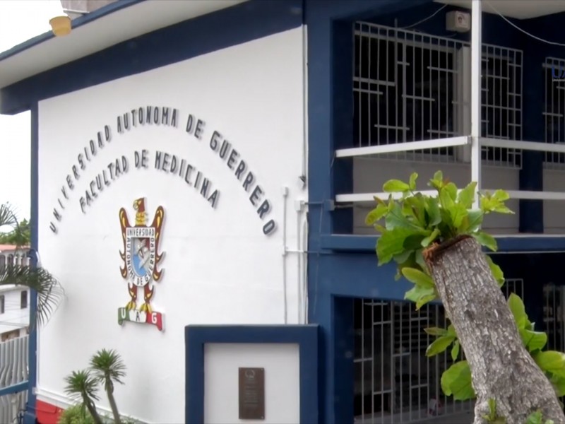 ‘Yo fui el agredido’, dice director de Medicina y procede cotra Escobar Habeica
