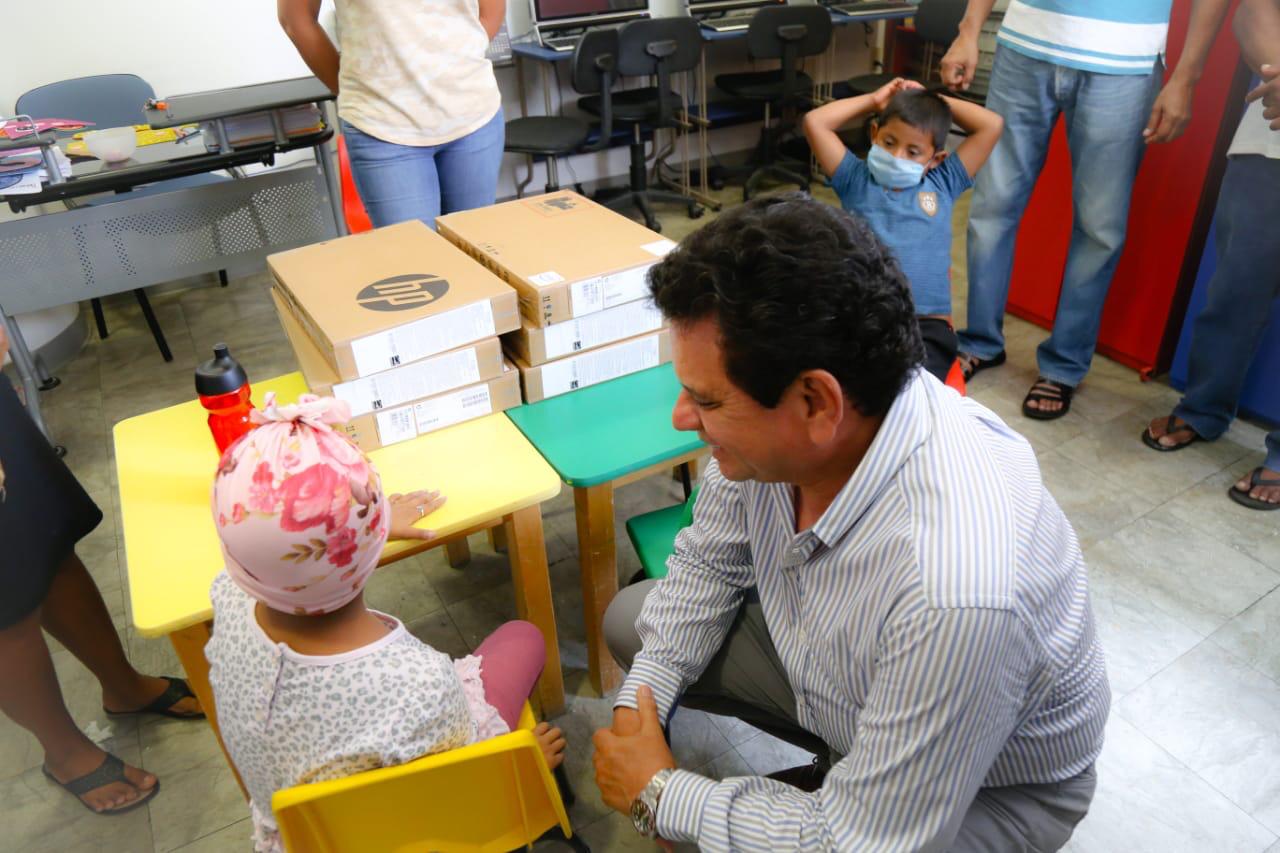 Niñas y niños de Cancerología en Acapulco cuentan con equipo nuevo de cómputo