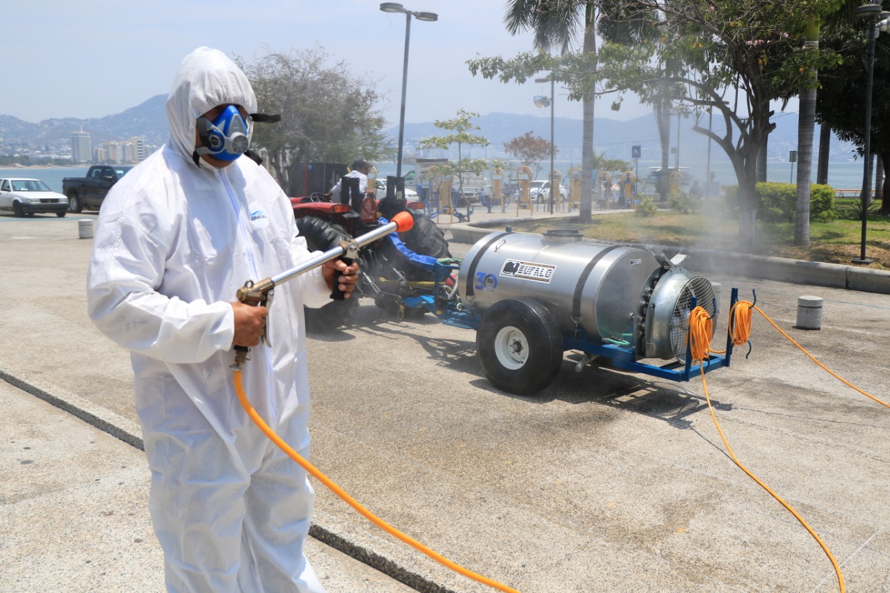 Productores de mango prestan al municipio máquina sanitizadora