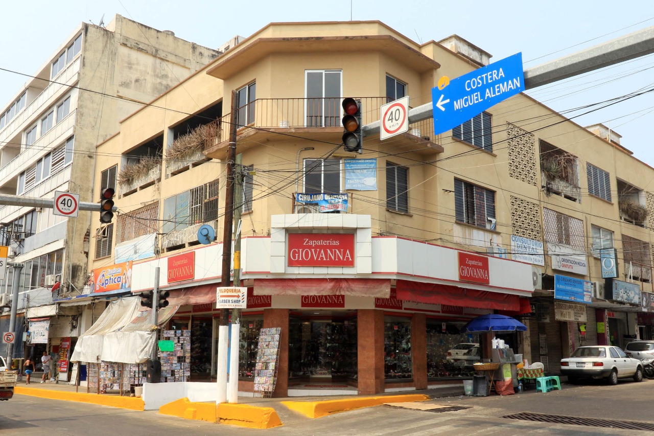 Clausuran 11 establecimientos comerciales en Acapulco por no acatar medidas sanitarias