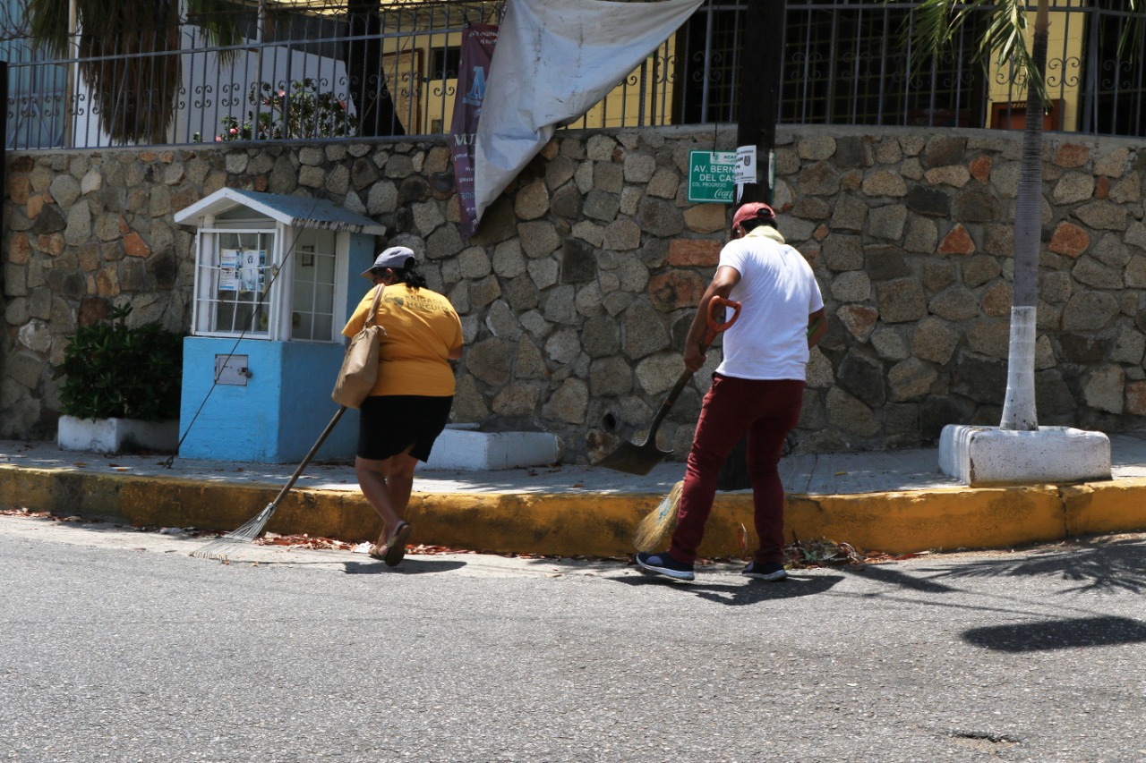 Participan más de mil trabajadores de Servicios Públicos en la limpieza y sanitización de Acapulco