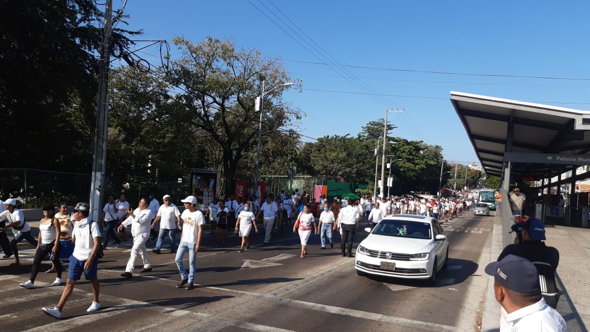 Comerciantes y prestadores turísticos marchan por la Costera de Acapulco; piden apoyos