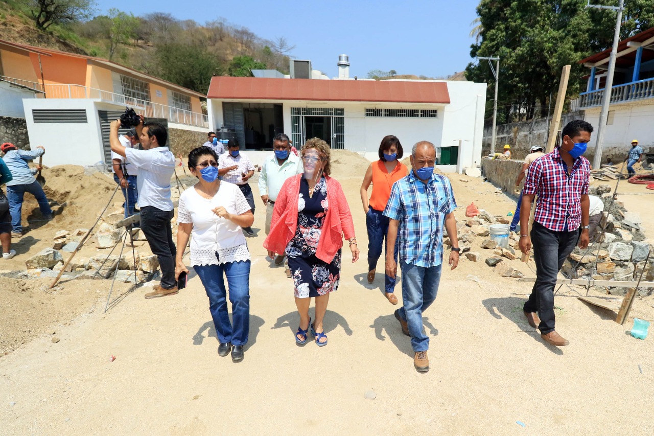 Supervisa Adela Román construcción de la Unidad de Enfermedades Respiratorias