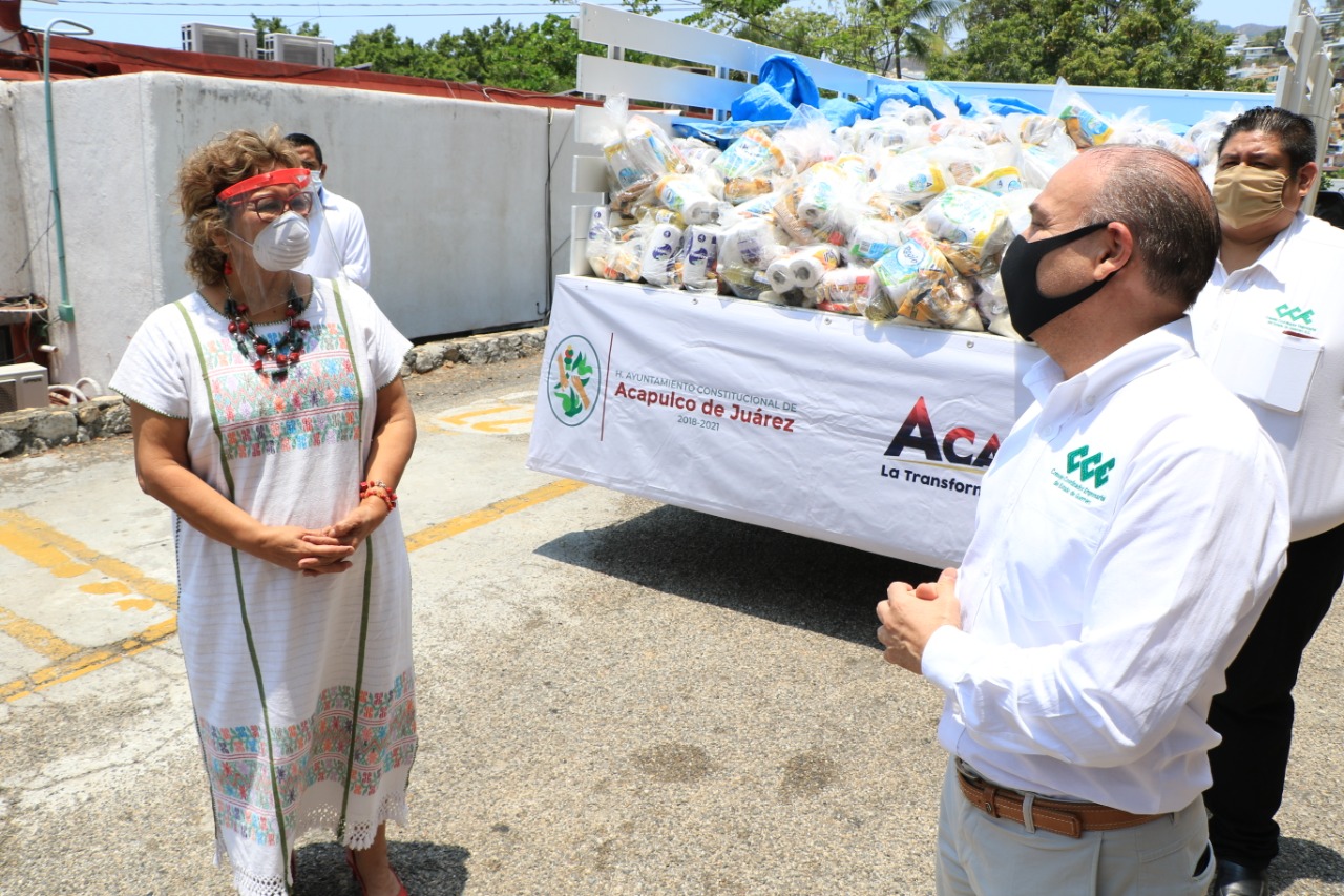 Entregan empresarios 500 despensas a Adela Román para acapulqueños