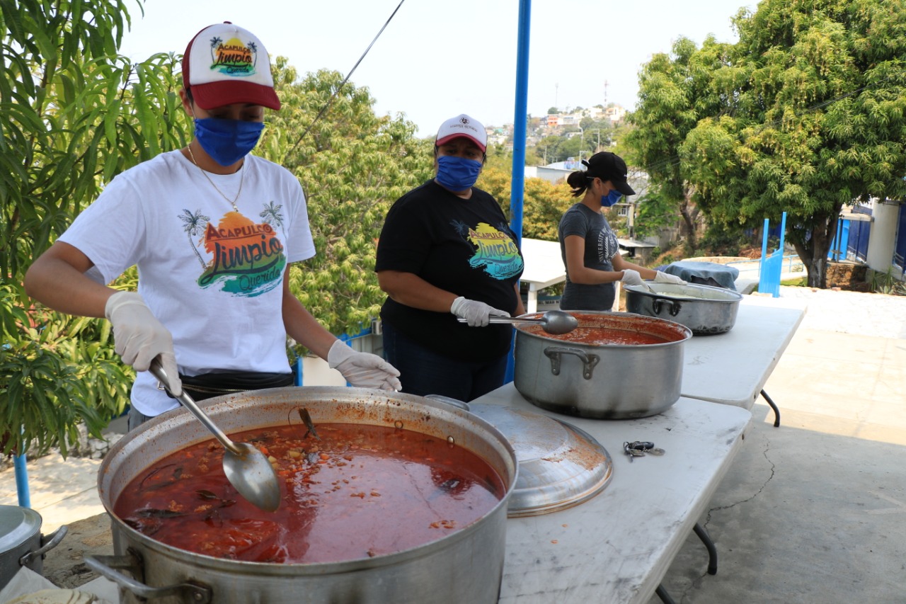 Distribuyen Cocinas Comunitarias más de 13 mil raciones diarias a ciudadanos en Acapulco