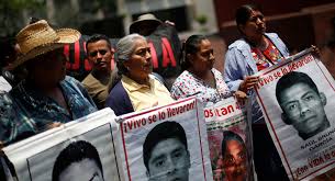 Padres de los 43 estudiantes de Ayotzinapa seguirán buscando a sus hijos