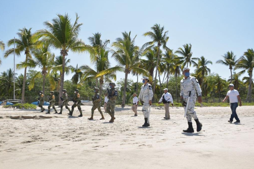Marina y Ejército vigilan el cierre de playas en la Costa Grande de Guerrero