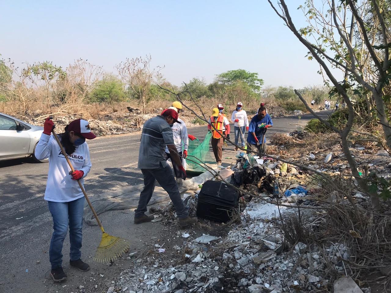 Avanzan trabajos para recuperar zona convertida en basurero, en Plan de los Amates