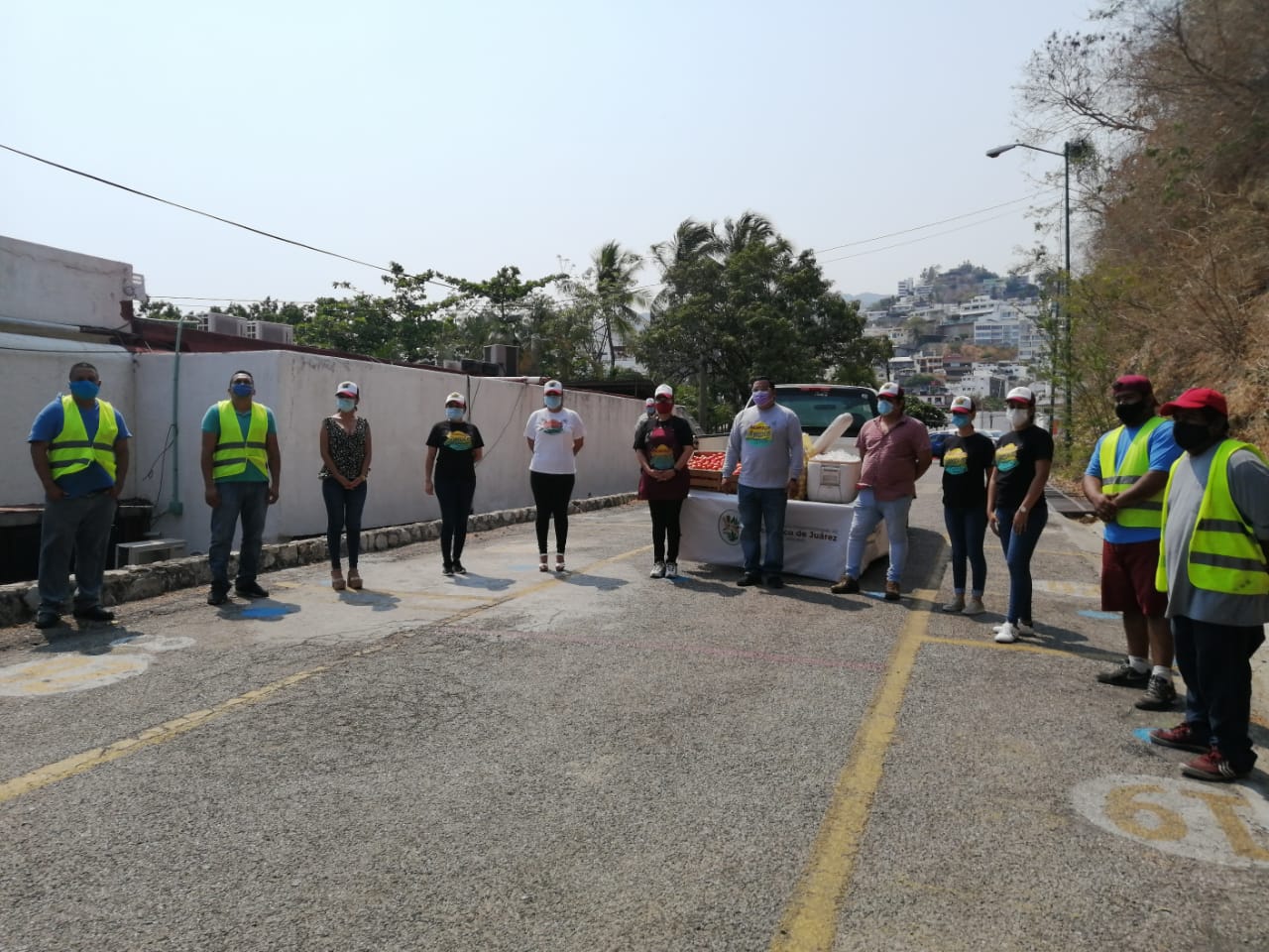 Trabajadores del Ayuntamiento donan comida para 35 Cocinas Comunitarias