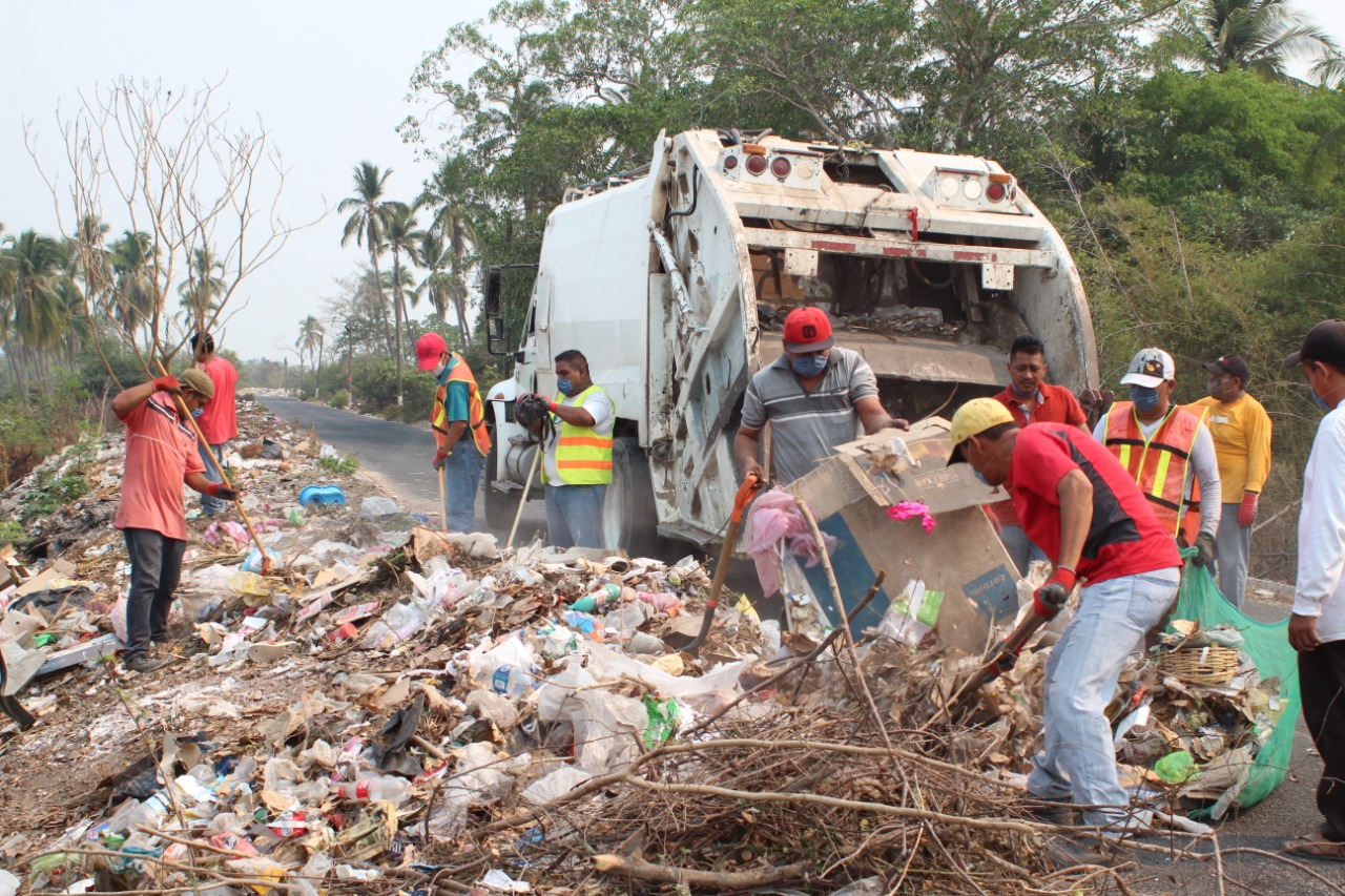 Avance del 30% en limpia de tiradero clandestino en Plan de los Amates