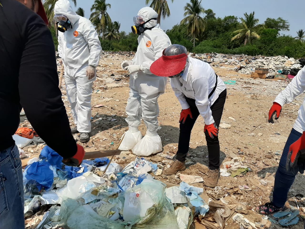 Hallan desechos infecciosos en 2 basureros clandestinos de Acapulco