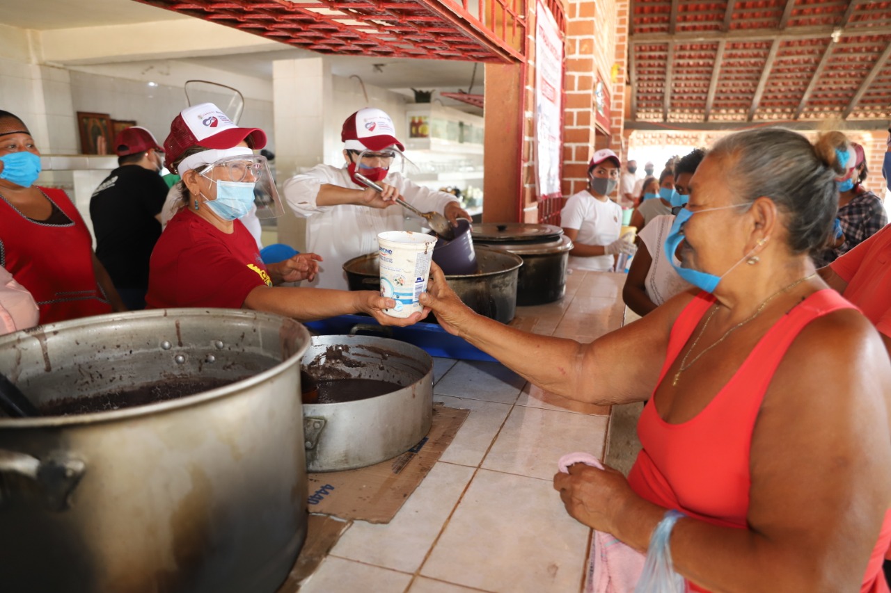 Instalan cocina comunitaria en Barra Vieja; suman 33 en Acapulco