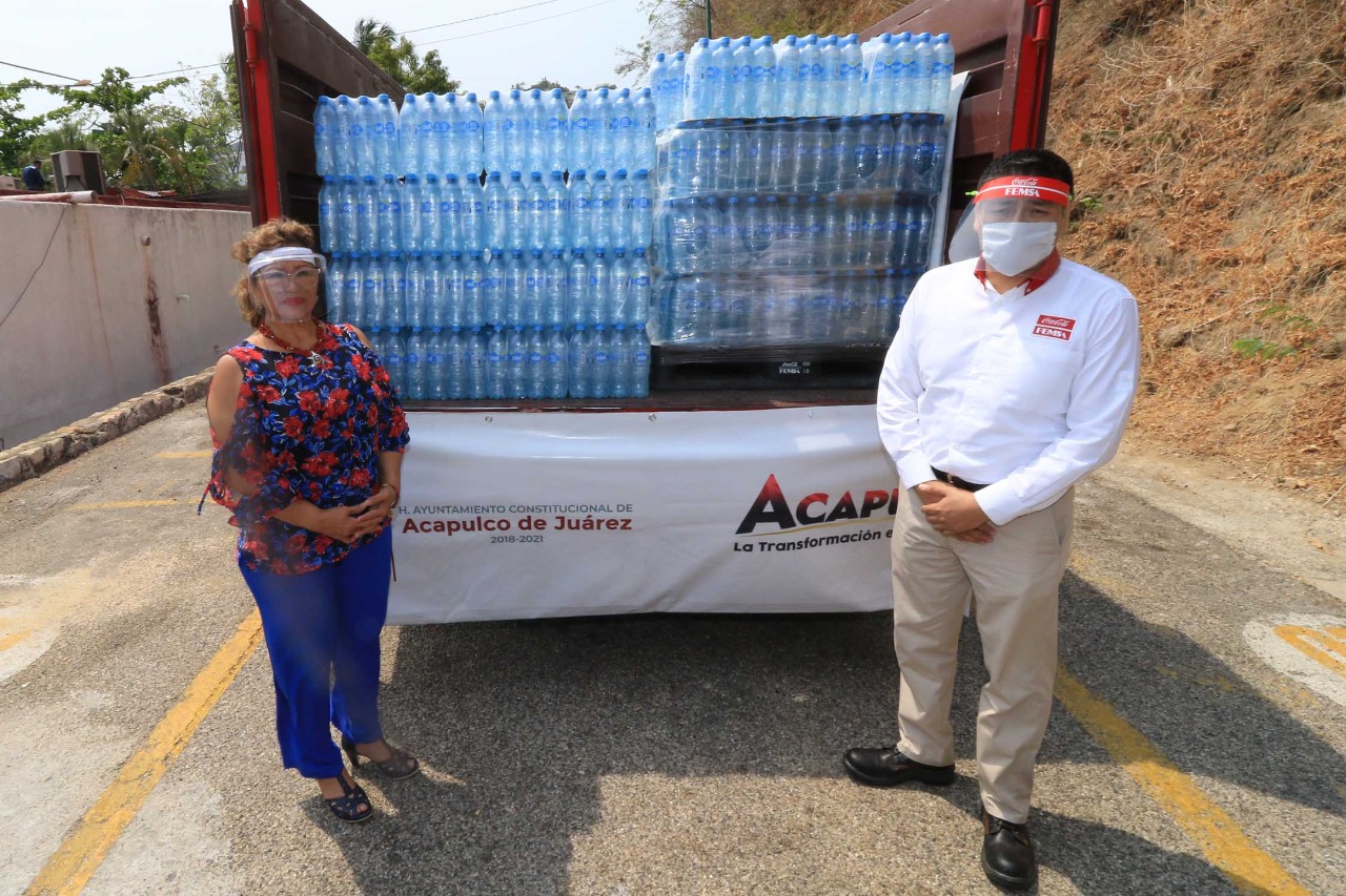 Donan 5 mil botellas de agua para acapulqueños