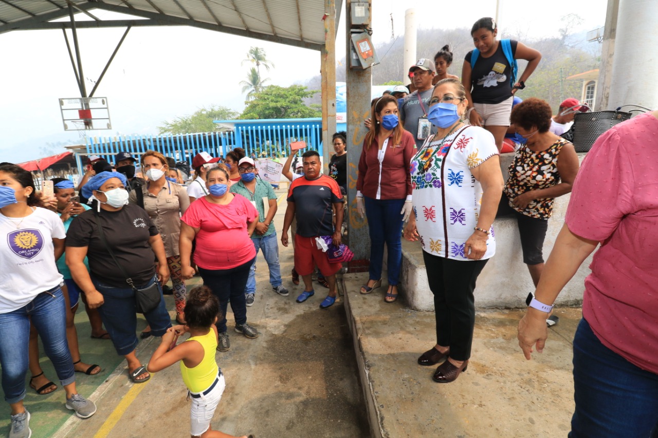 Supervisa Adela Román la Cocina Comunitaria de Puerto Marqués