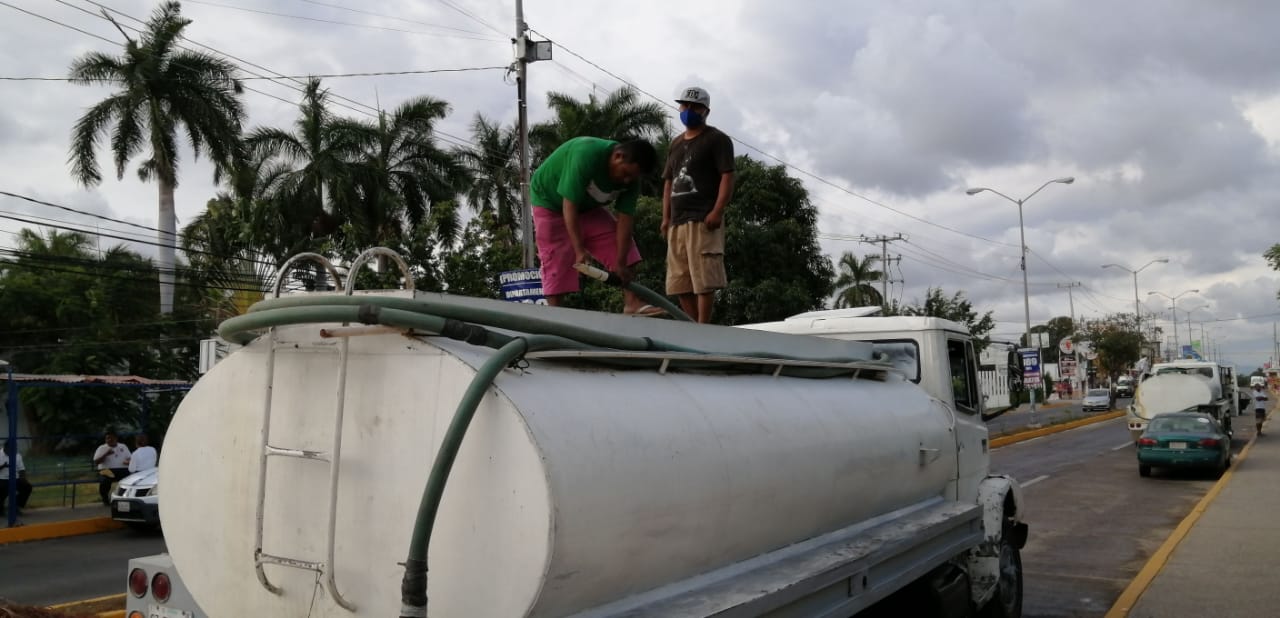 Participa Capama con ciudadanos en desinfección de calles de colonias populares