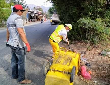 En Acapulco funcionarios y ciudadanos hacen brigadas de limpieza