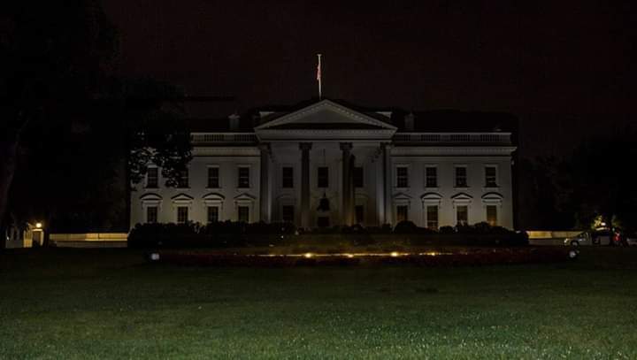 Por primera vez apagan luces de la Casa Blanca