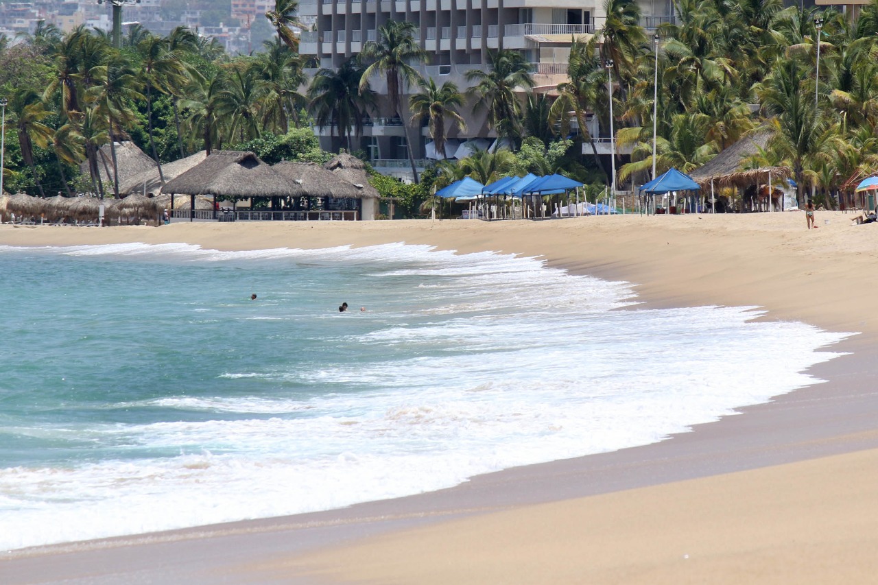 Mar de fondo permanecerá hasta el domingo en Acapulco