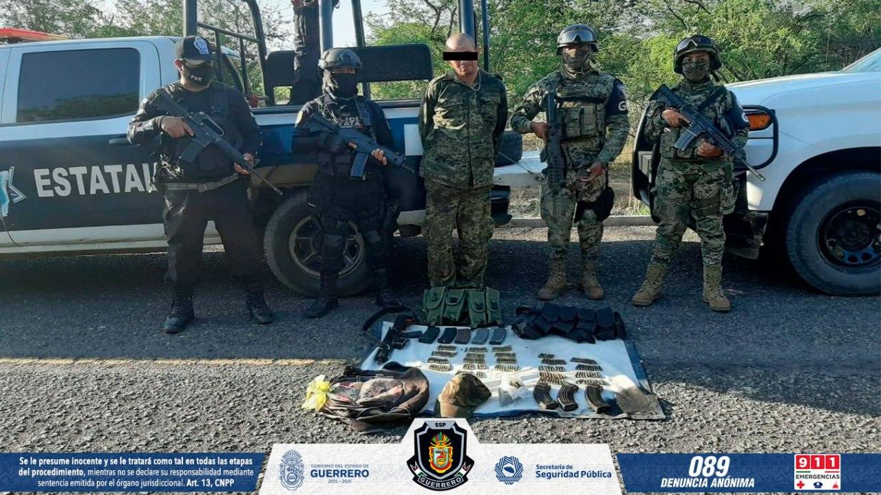 Detienen a sujeto con arsenal y probable droga en La Unión