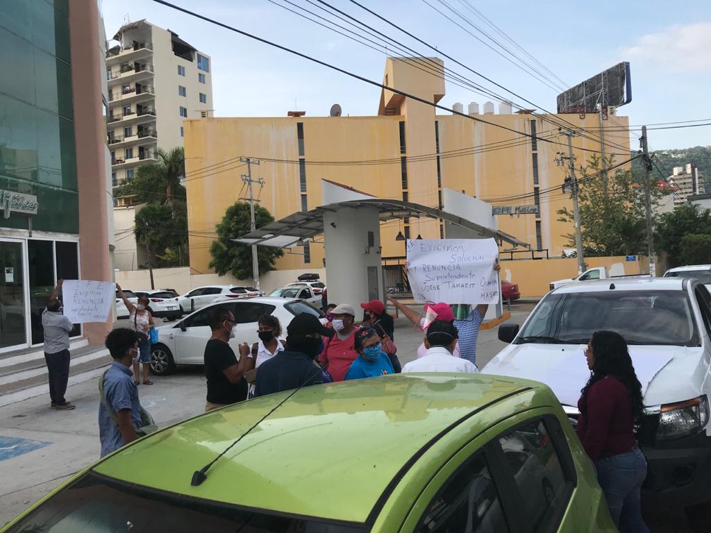 Acapulqueños protestan fuera de la CFE por altos cobros