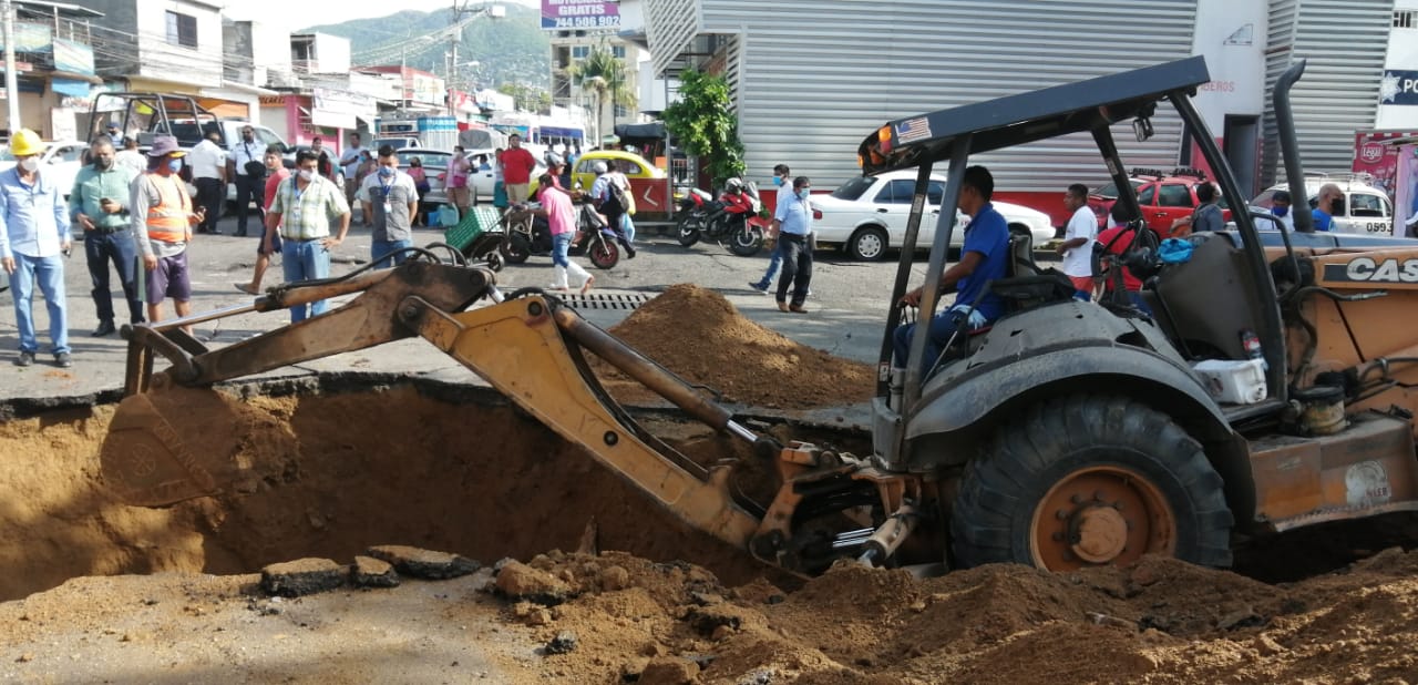 Atiende Capama colapso sanitario en avenida 16 de Septiembre