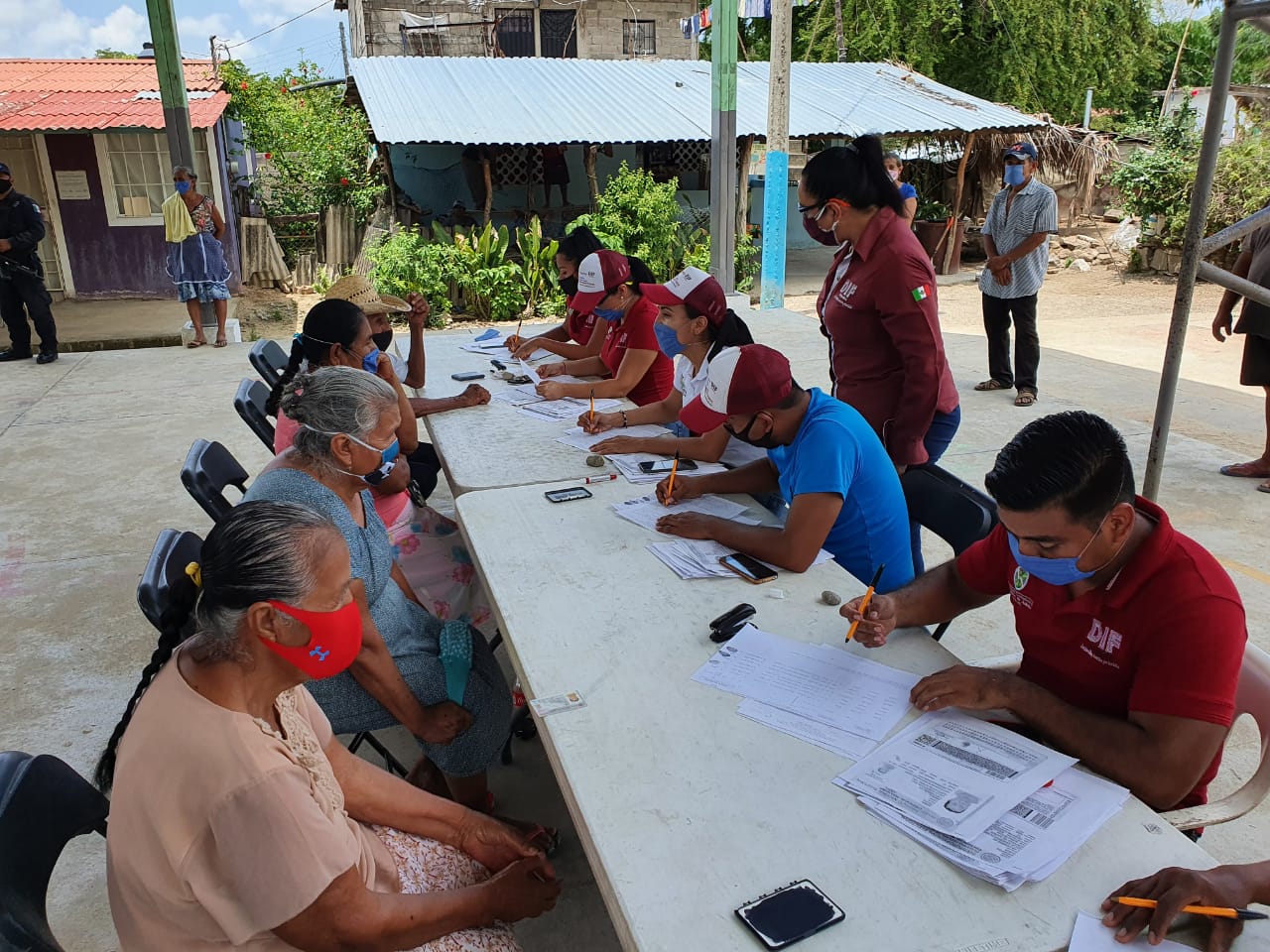 Entrega DIF Acapulco Programa Alimentario en Parotillas y La Concepción