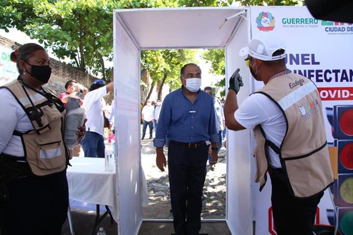 Supervisa gobernador de Guerrero puntos de sanitización en Zihuatanejo