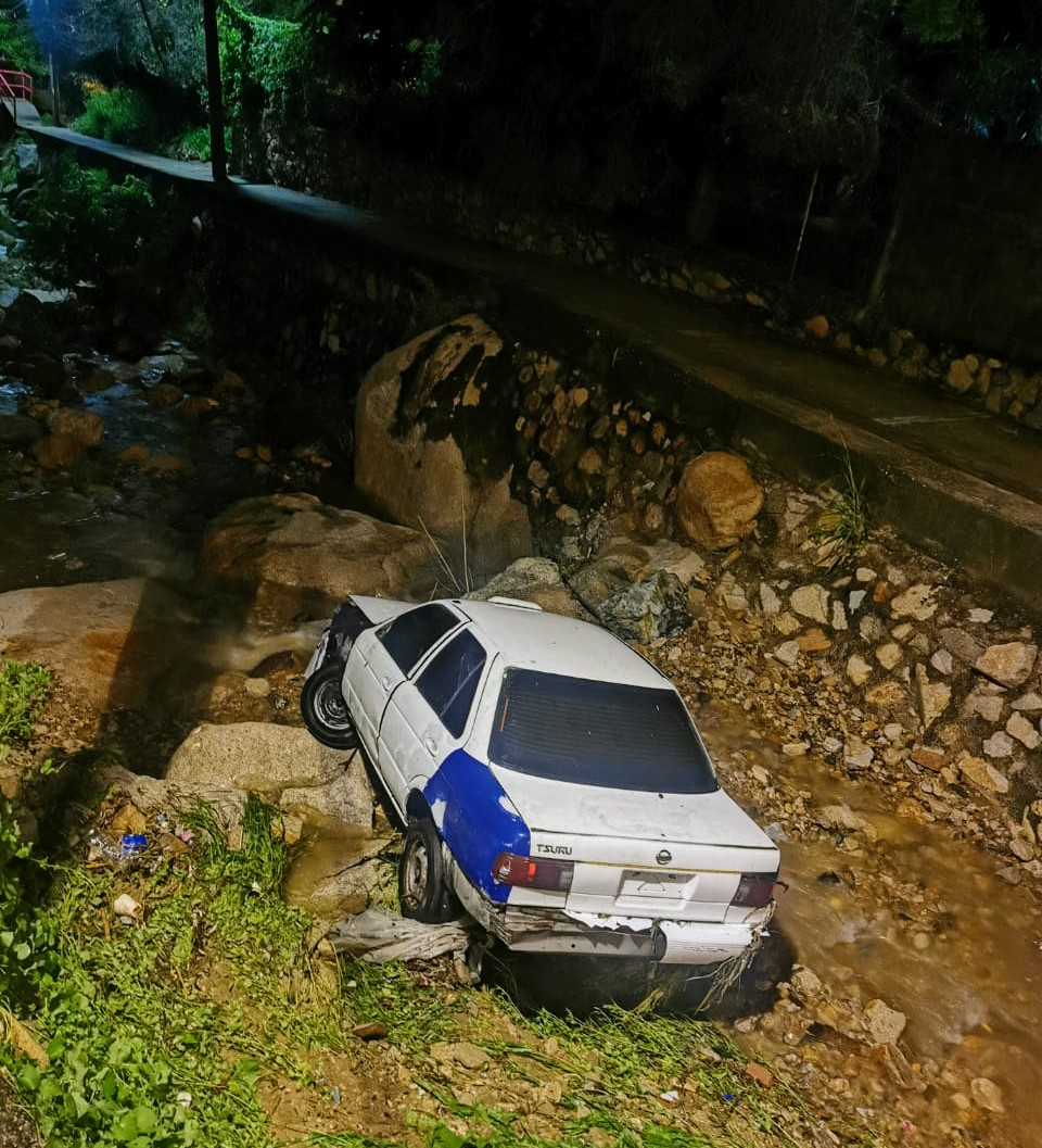 Dejan lluvias inundaciones, árboles caídos y deslaves en Acapulco