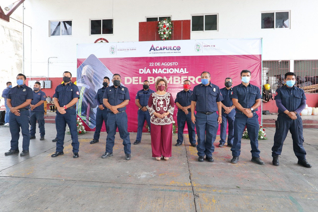 Celebra Adela Román Ocampo a los bomberos de Acapulco