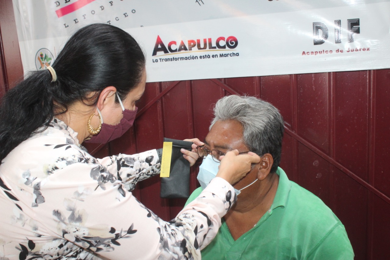 Apoya DIF Acapulco a la ciudadanía con campaña de lentes