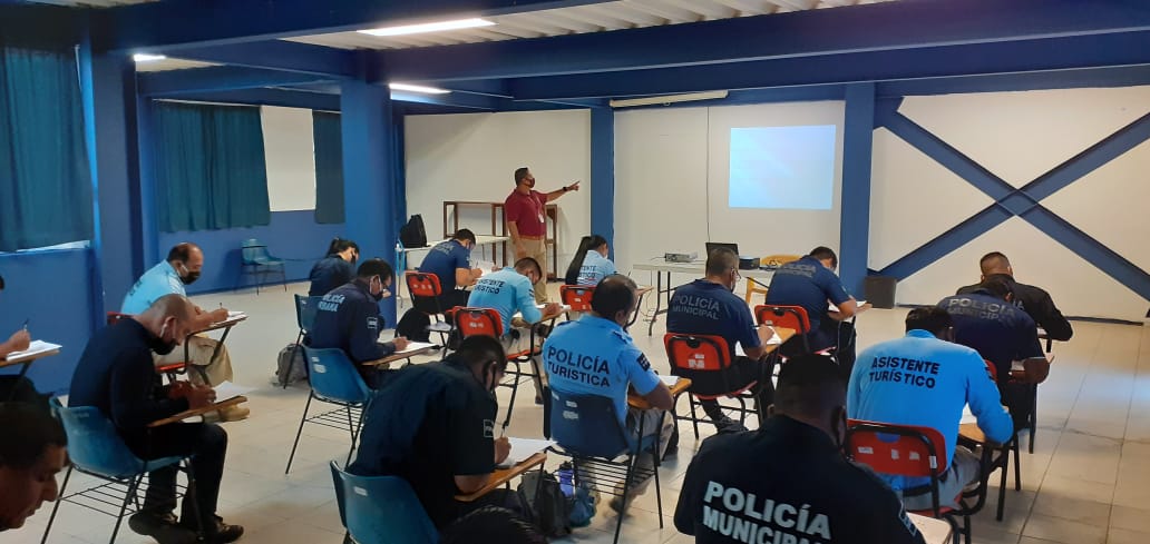 Policías de Acapulco reciben capacitación continua