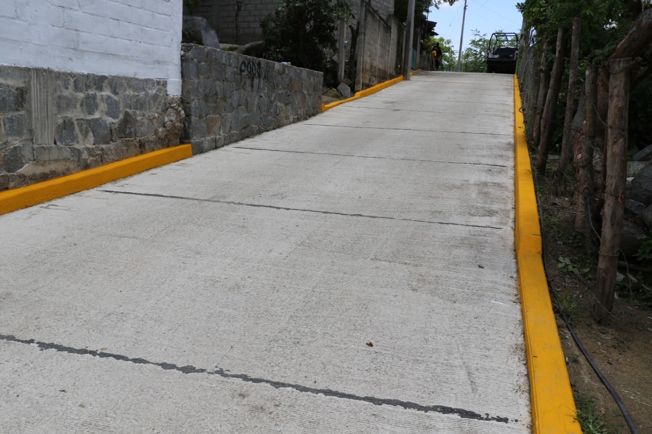 Entrega Gobierno de Acapulco obra prioritaria en San José Xaltianguis