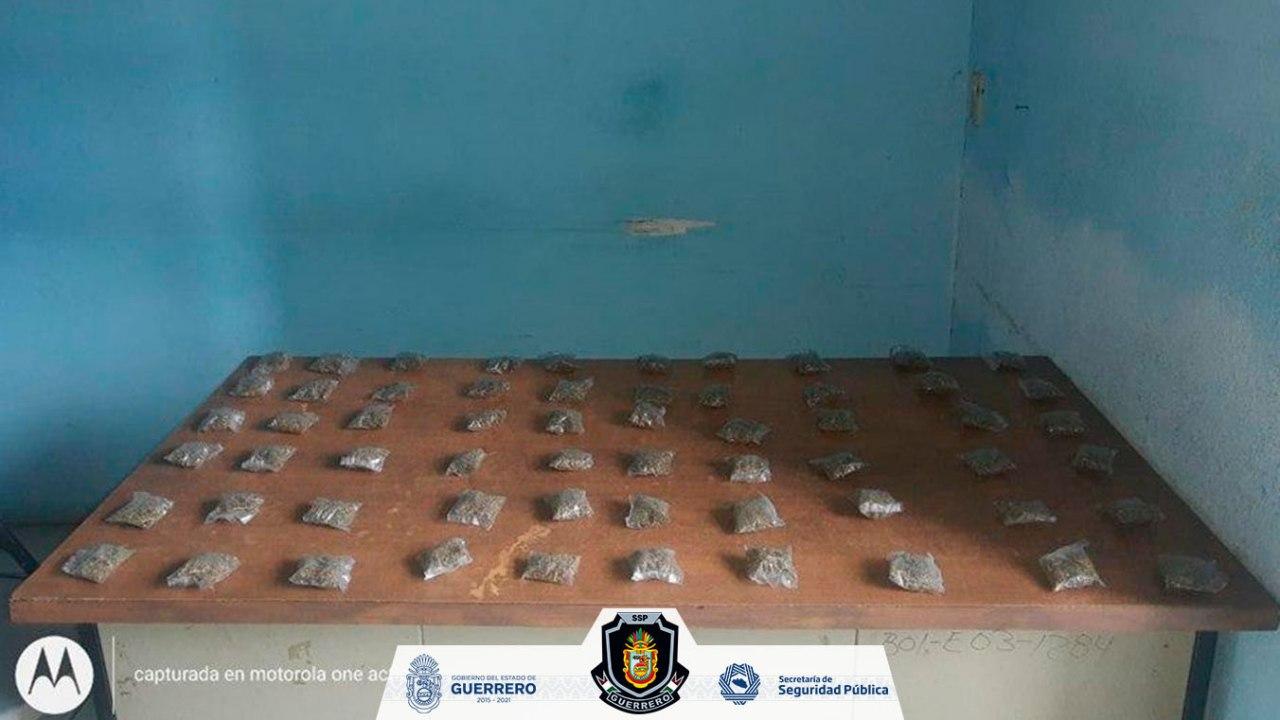 Asegura Policía Estatal y SEDENA presunta droga en colonia de Acapulco