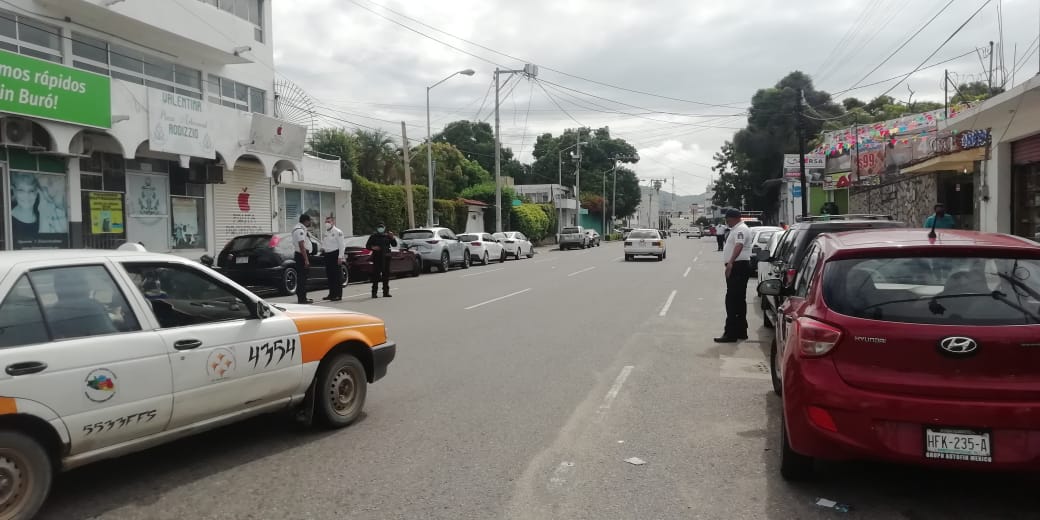 Es doble sentido calle Andrés de Urdaneta del Fraccionamiento Hornos