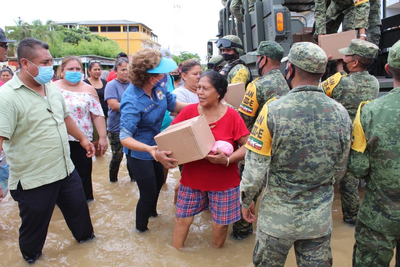 Se movilizan funcionarios para llevar apoyos a damnificados por Hernán