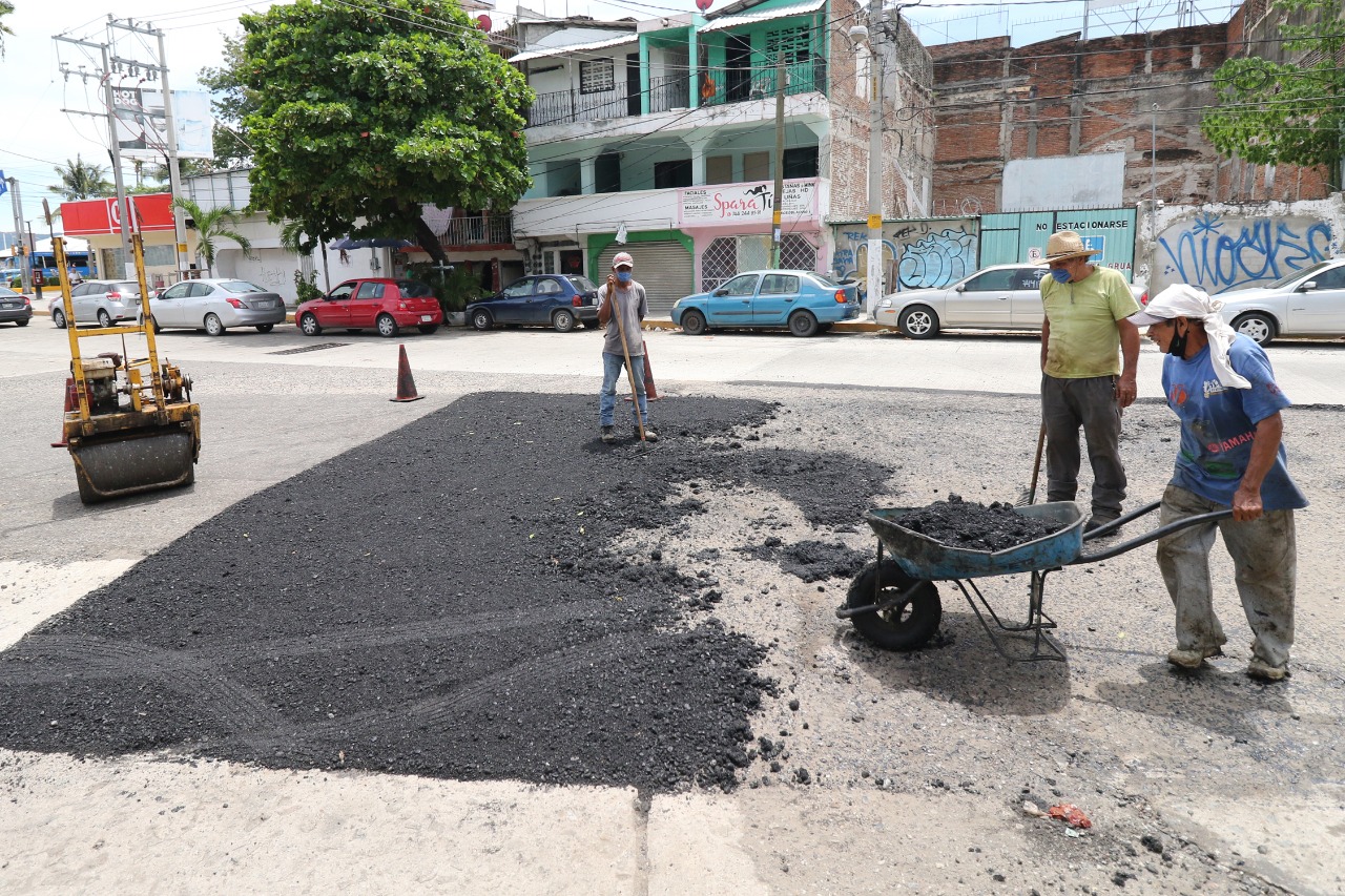 Rehabilita Gobierno Municipal vialidades de la ciudad