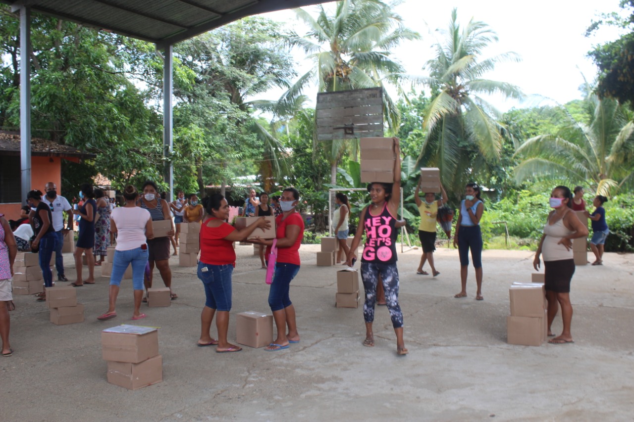 Reciben madres de familia desayunos escolares calientes del DIF Acapulco