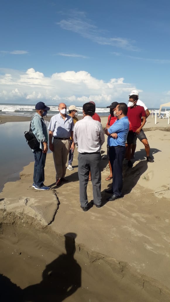 Supervisan Capama y Protur canal pluvial en playa Diamante