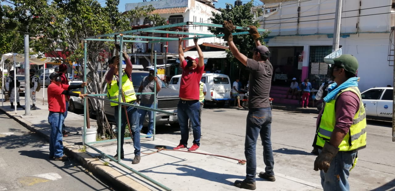 Retiran 15 puestos ambulantes en la zona poniente