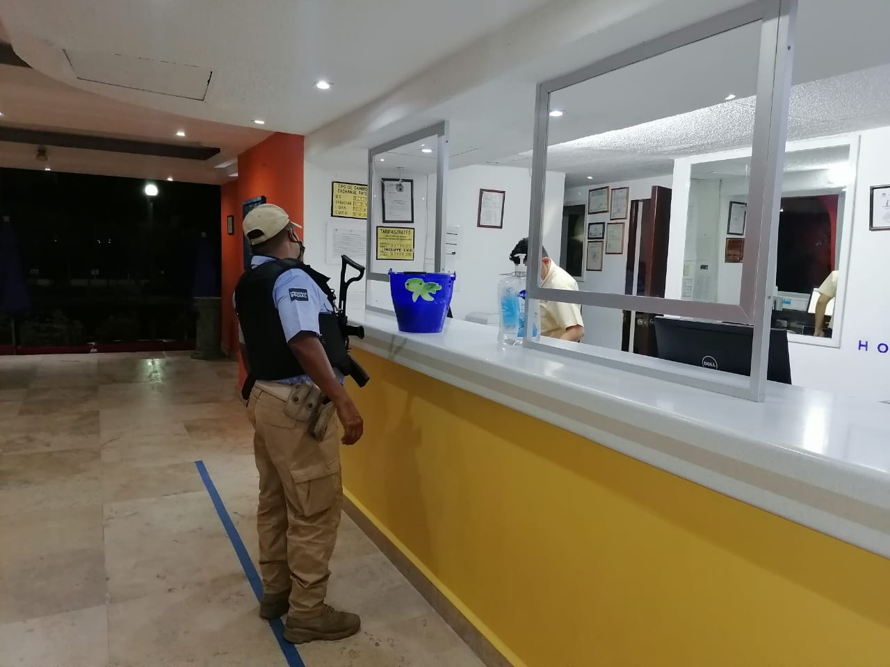 Supervisa Adela Román trabajos de bacheo en Acapulco