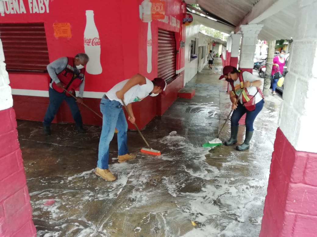 Intensifican acciones de limpieza y desinfección en mercados