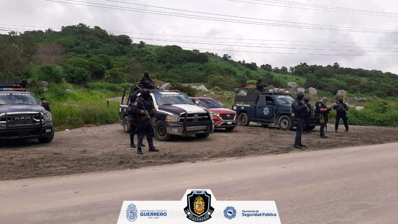 Recuperan Policía Estatal y Grupo “Jaguar” una camioneta con reporte de robo y un arma corta en Tecpan de Galeana
