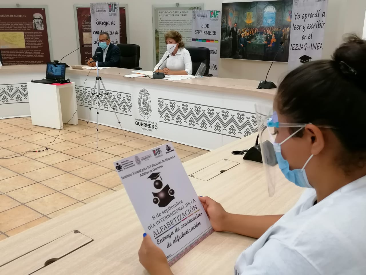 Alfabetizan a 510 personas en 3 municipios de Guerrero