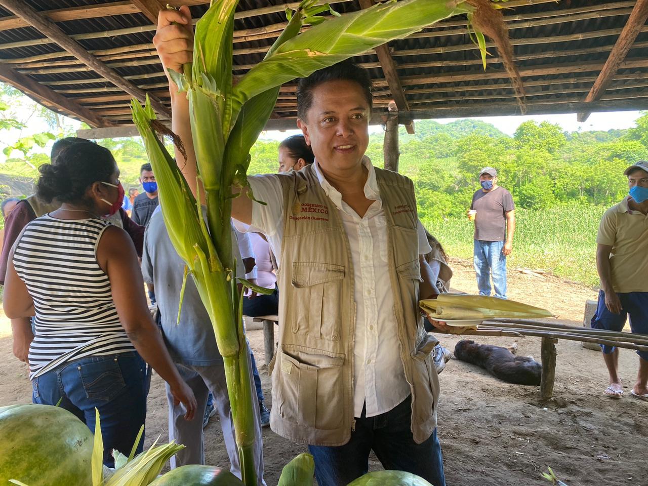 Supervisa Sandoval  programas La Escuela es Nuestra, Bienpesca y Sembrando Vida en Coyuca de Benítez y Atoyac de Álvarez