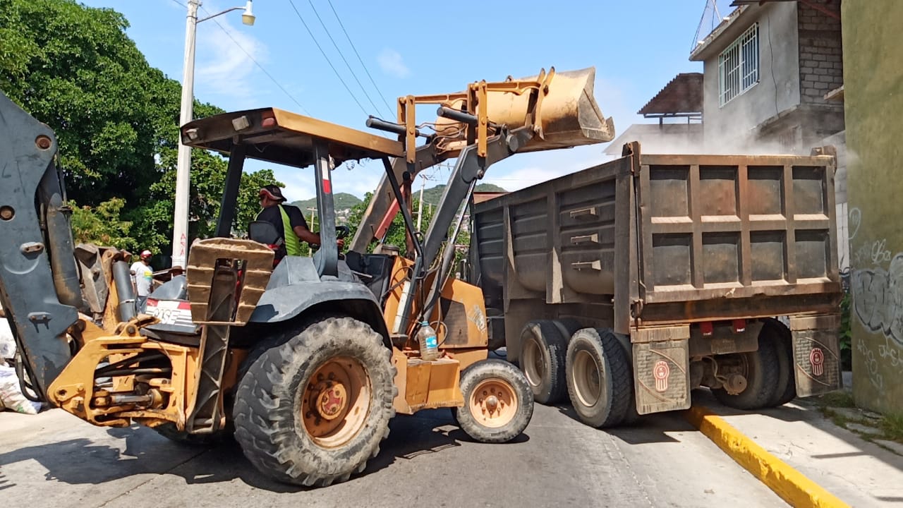 Recolectó Saneamiento Básico 900 toneladas de escombros en 4 meses y medio